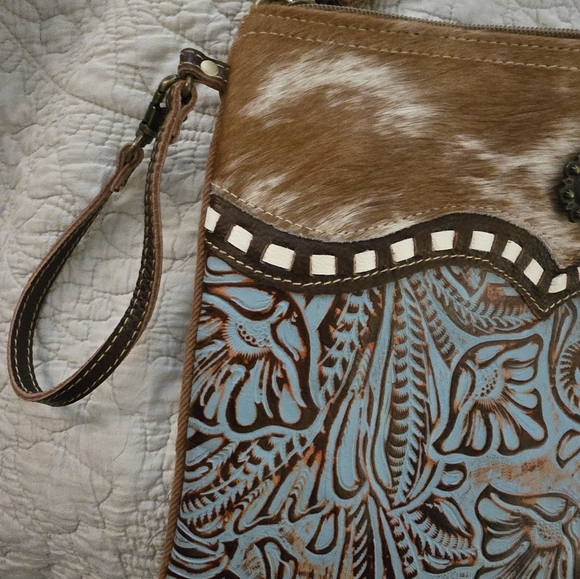 Myra Blue Isle Leather Crossbody Bag - Picture 7 of 12
